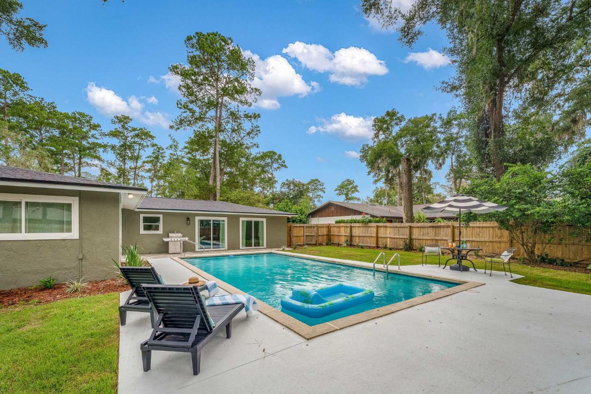 The Monterey -- Private Pool & Grill - 4 King Beds Villa Gainesville Exterior photo